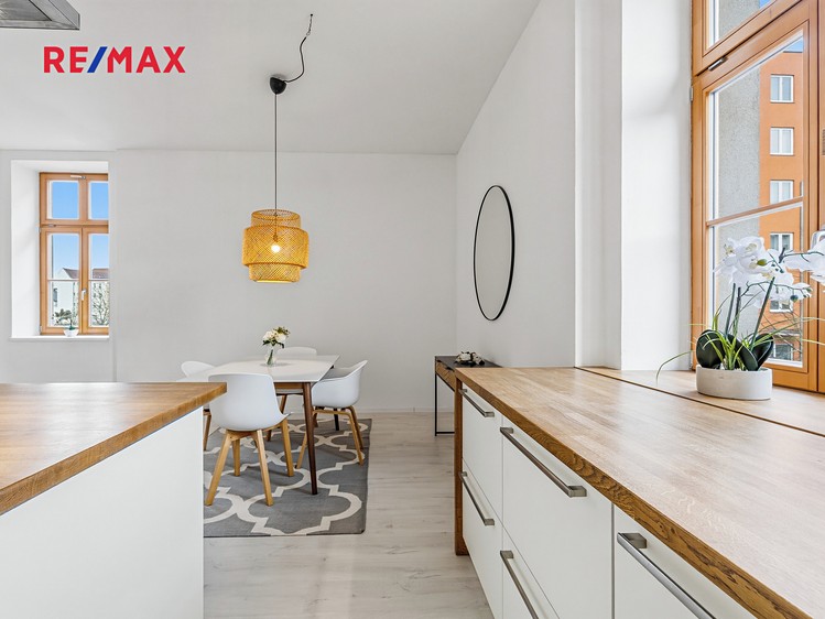 Pronájem bytu 3+kk 91 m² - foto 3