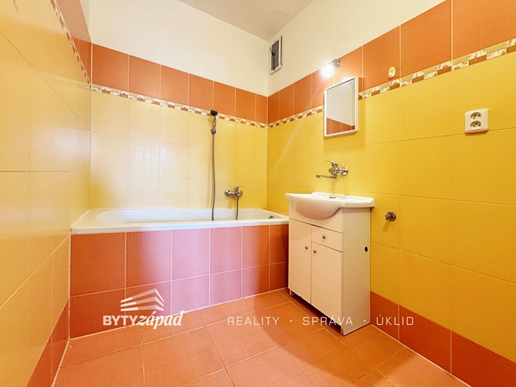 Pronájem bytu 2+1 71 m² - foto 6