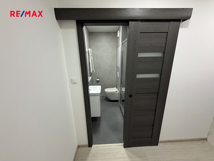 Pronájem bytu 1+1 38 m² - foto 5
