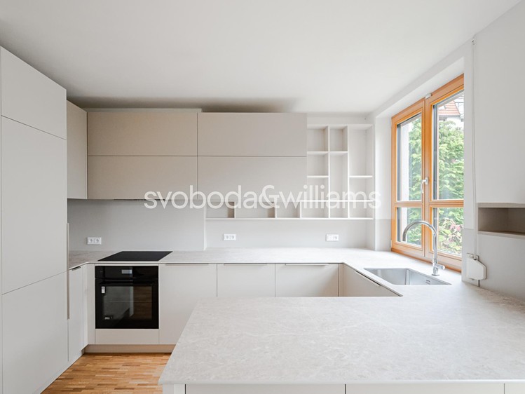 Pronájem bytu 4+1 192 m² - foto 3