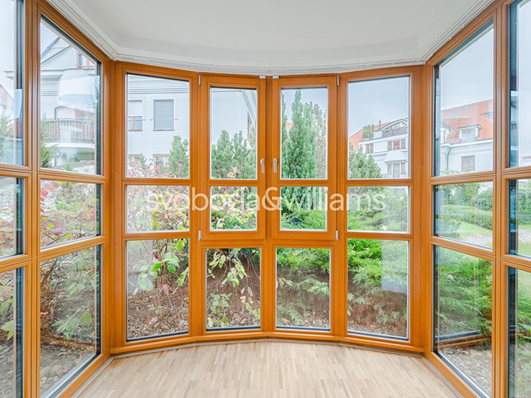 Pronájem bytu 4+1 192 m² - foto 4
