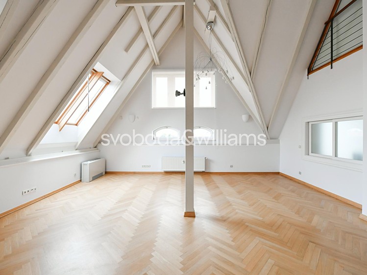 Pronájem bytu 5+1 251 m² - foto 2