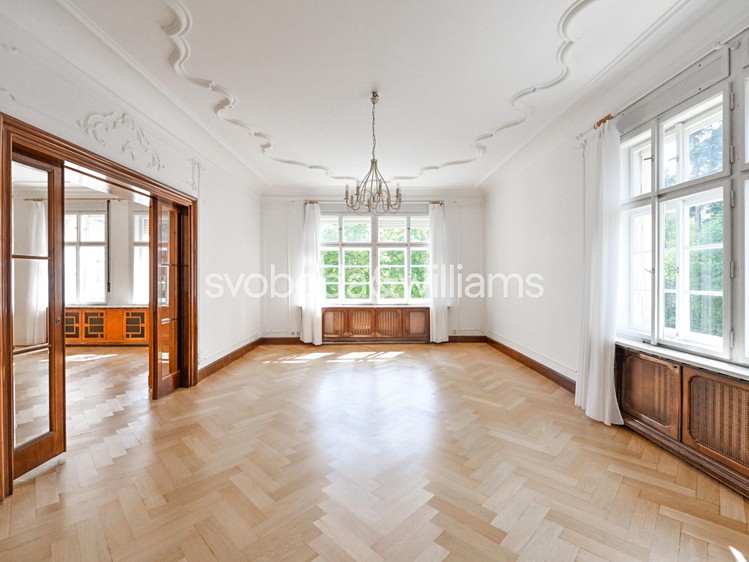 Pronájem bytu 6 pokojů a více 274 m² - foto 1
