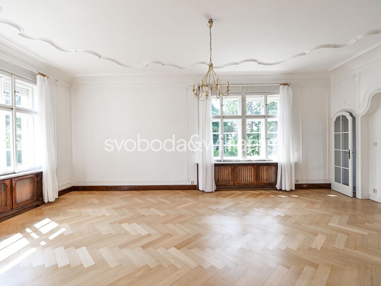 Pronájem bytu 6 pokojů a více 274 m² - foto 2