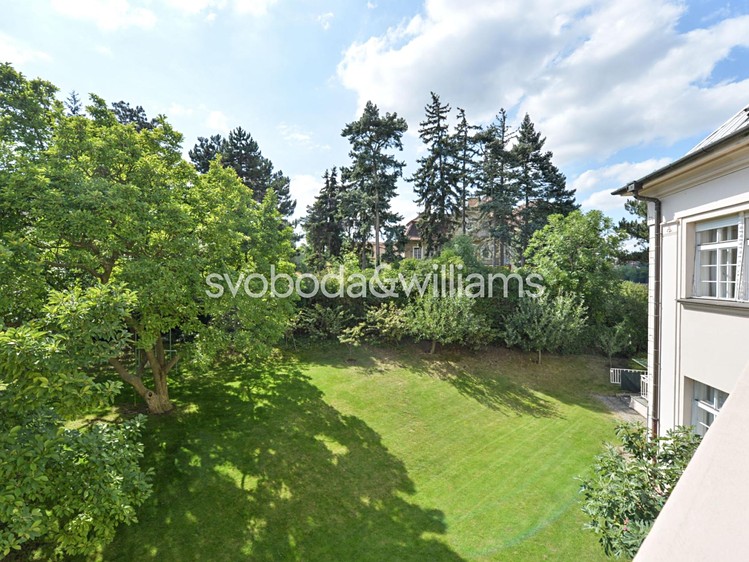 Pronájem bytu 6 pokojů a více 274 m² - foto 4