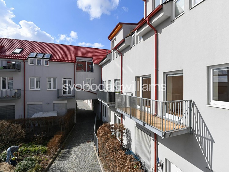 Pronájem bytu 3+kk 100 m² - foto 4