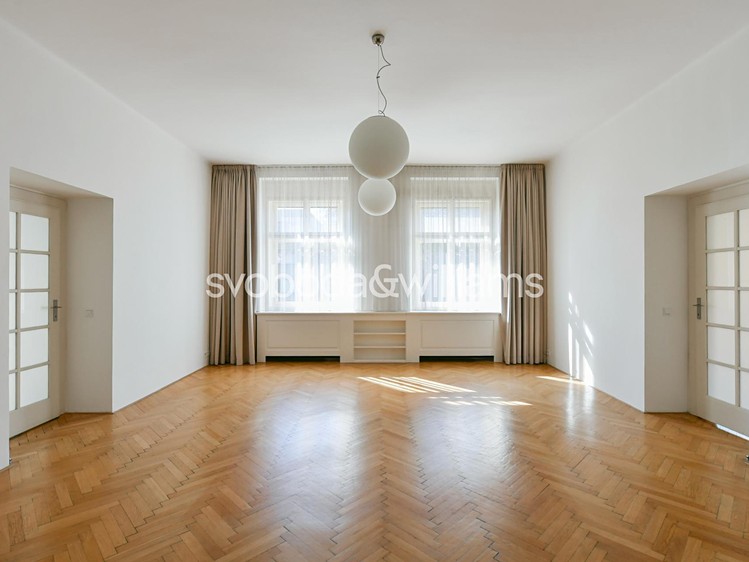 Pronájem bytu 6 pokojů a více 257 m² - foto 1