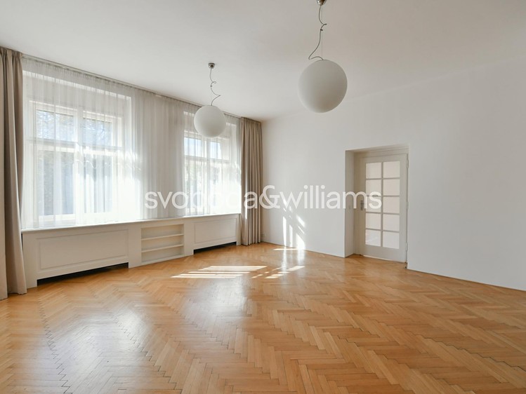 Pronájem bytu 6 pokojů a více 257 m² - foto 4