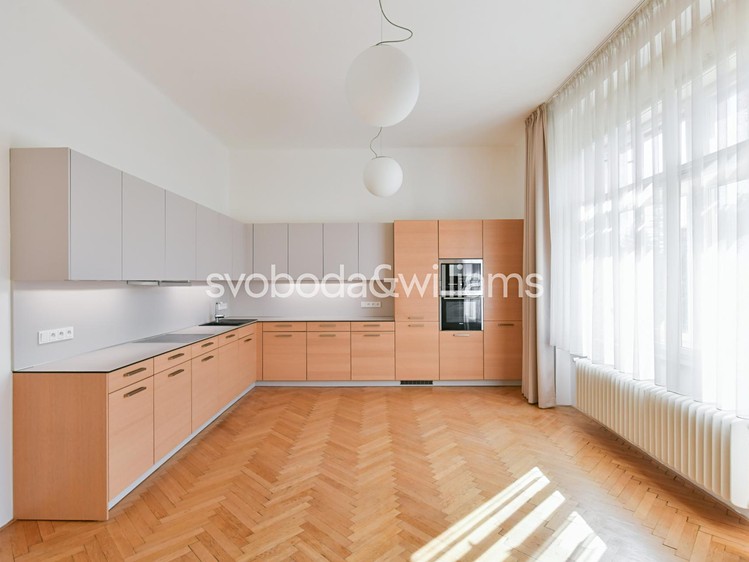Pronájem bytu 6 pokojů a více 257 m² - foto 3
