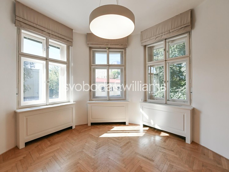 Pronájem bytu 6 pokojů a více 257 m² - foto 2
