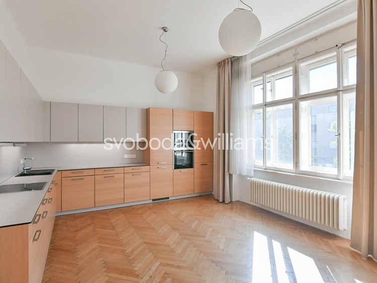 Pronájem bytu 6 pokojů a více 257 m² - foto 7