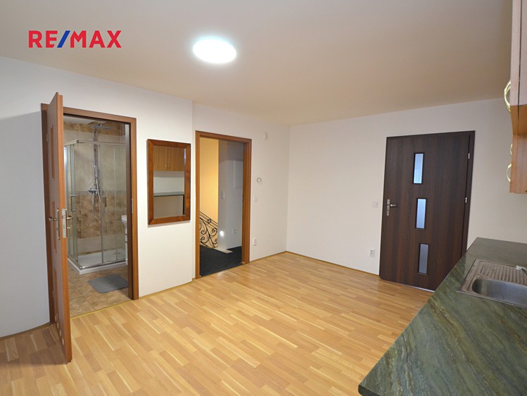 Pronájem bytu 2+kk 42 m² - foto 5