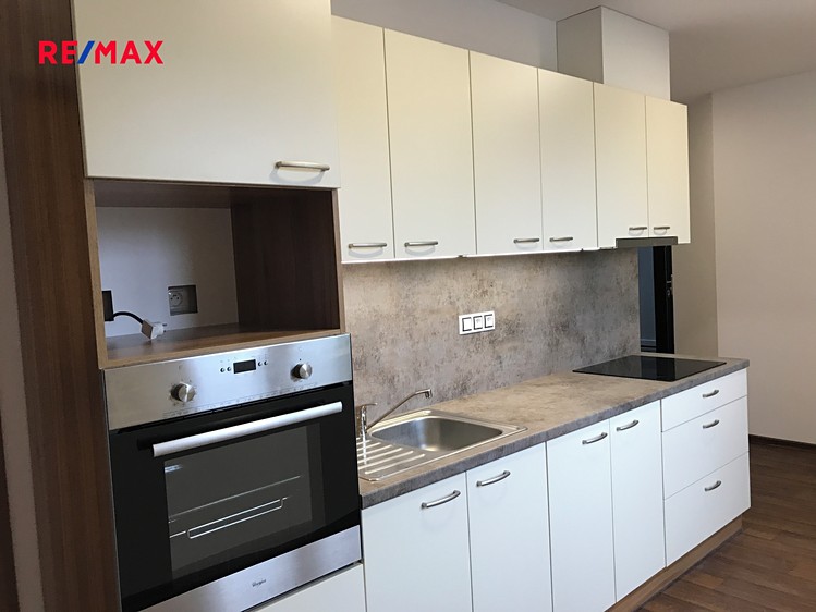 Pronájem bytu 3+1 70 m² - foto 2