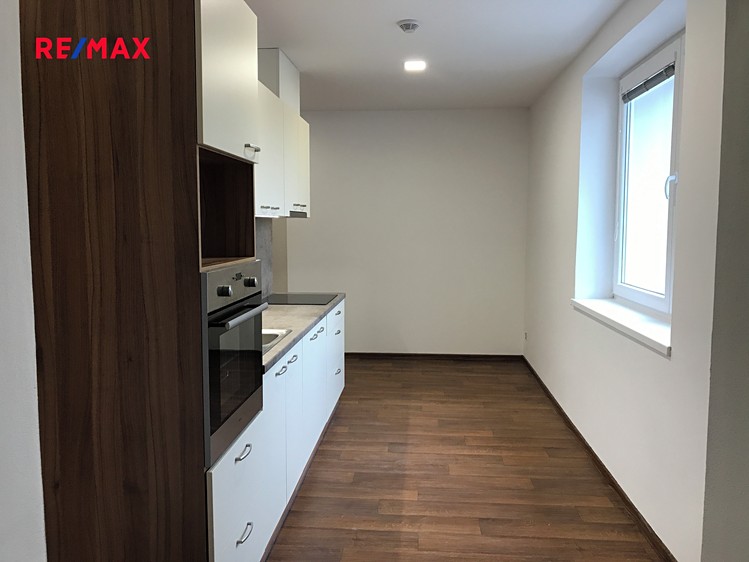 Pronájem bytu 3+1 70 m² - foto 1