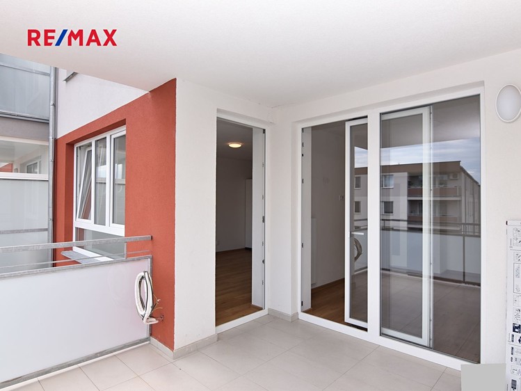 Pronájem bytu 2+kk 55 m² - foto 3