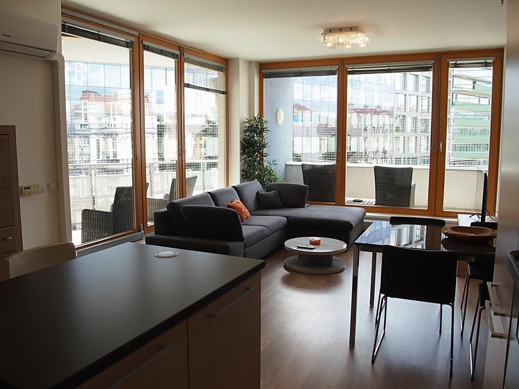 Pronájem bytu 3+kk 87 m² - foto 1