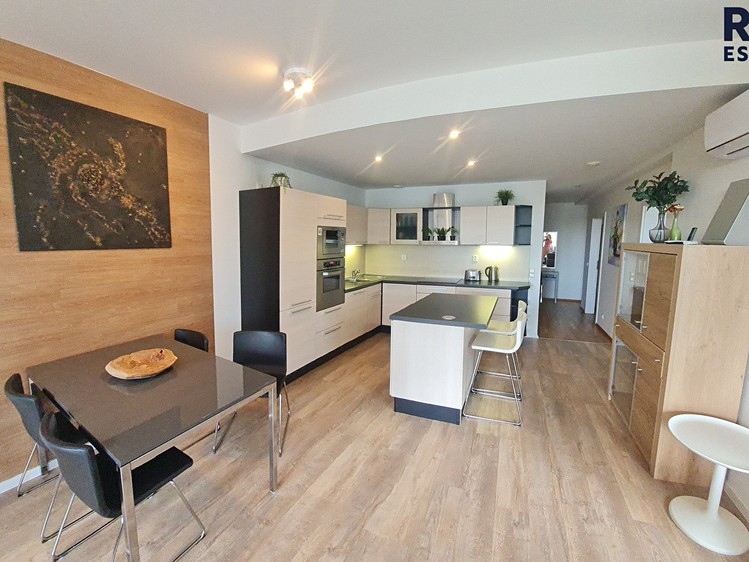Pronájem bytu 3+kk 87 m² - foto 3