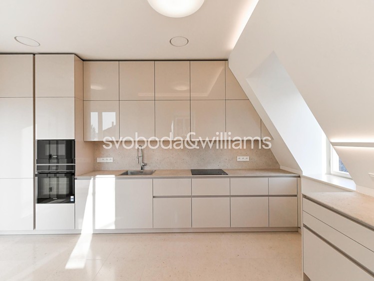 Pronájem bytu 4+1 132 m² - foto 8