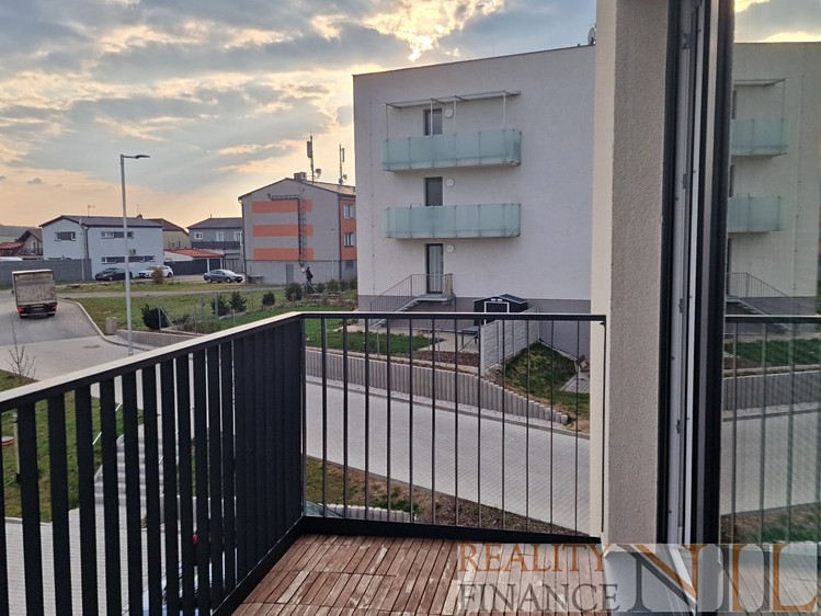 Pronájem bytu 3+kk 88 m² - foto 4