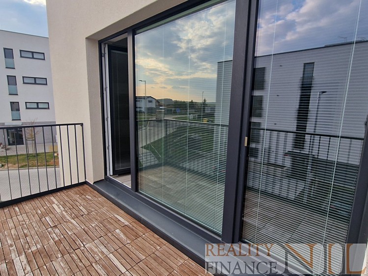 Pronájem bytu 3+kk 88 m² - foto 5