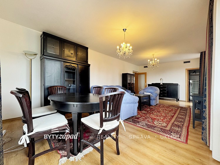 Pronájem bytu 2+1 74 m² - foto 1