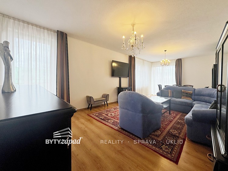 Pronájem bytu 2+1 74 m² - foto 3