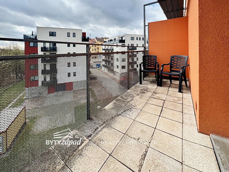 Pronájem bytu 2+1 74 m² - foto 4