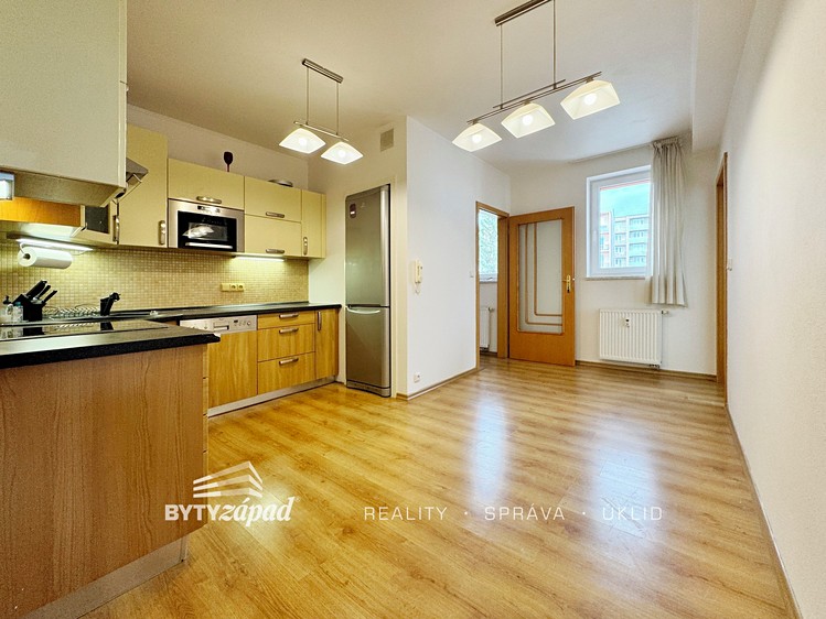 Pronájem bytu 2+1 74 m² - foto 8
