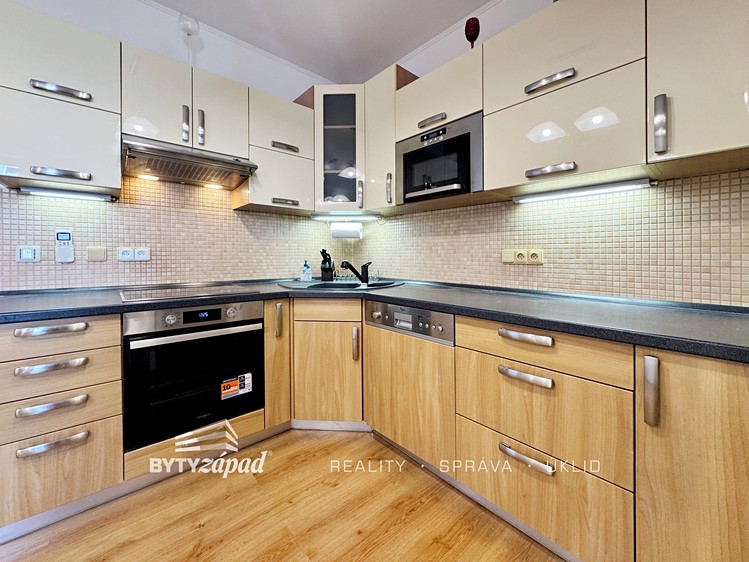 Pronájem bytu 2+1 74 m² - foto 6