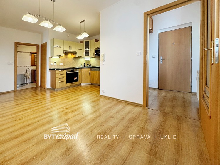 Pronájem bytu 2+1 74 m² - foto 7