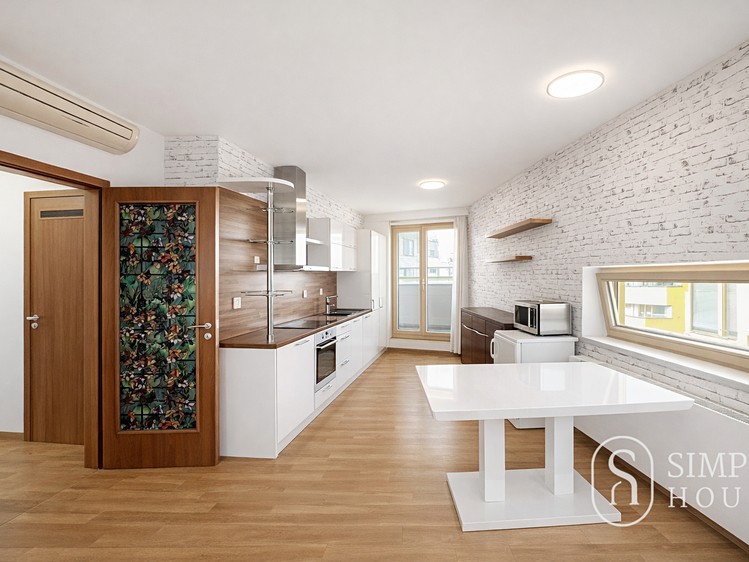 Pronájem bytu 3+kk 100 m² - foto 1
