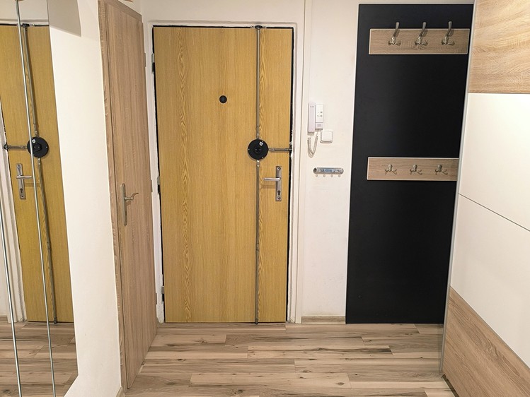 Pronájem bytu 2+1 66 m² - foto 3