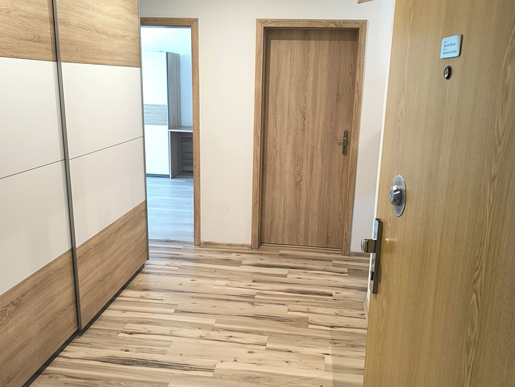 Pronájem bytu 2+1 66 m² - foto 2