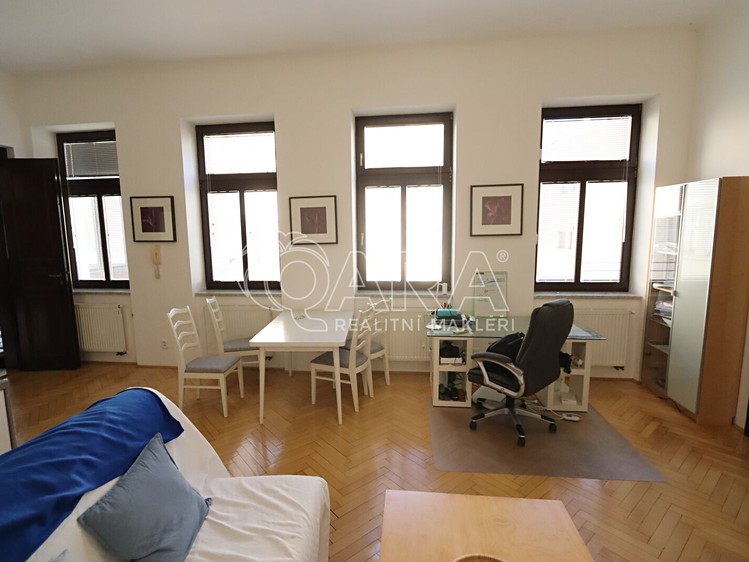 Pronájem bytu 2+kk 71 m² - foto 4