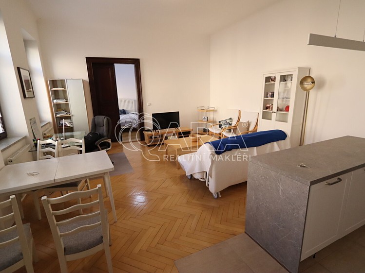 Pronájem bytu 2+kk 71 m² - foto 2