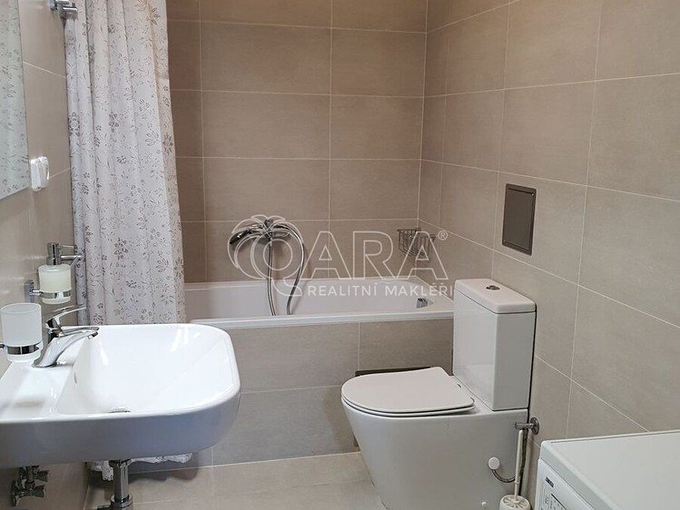 Pronájem bytu 2+kk 71 m² - foto 5