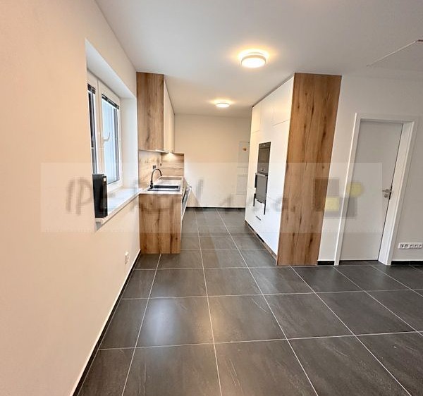 Pronájem bytu 3+kk 85 m² - foto 7