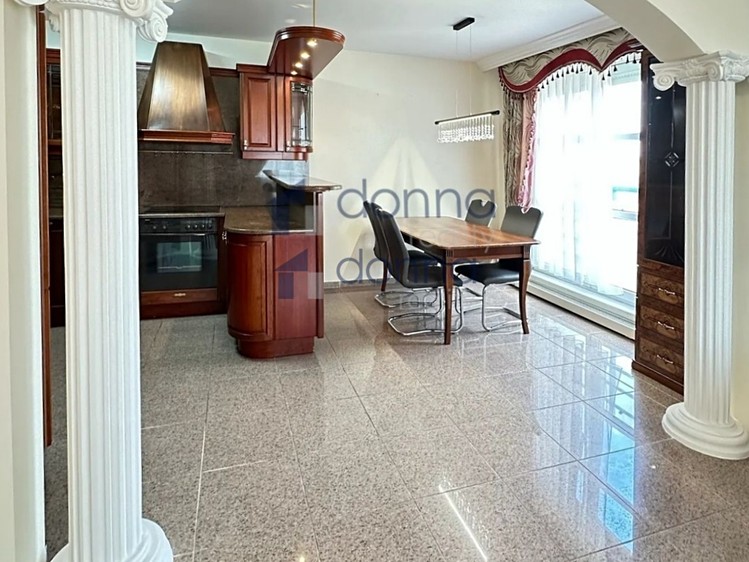 Pronájem bytu 3+kk 135 m² - foto 3