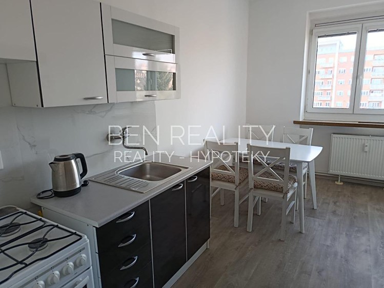 Pronájem bytu 3+1 80 m² - foto 2