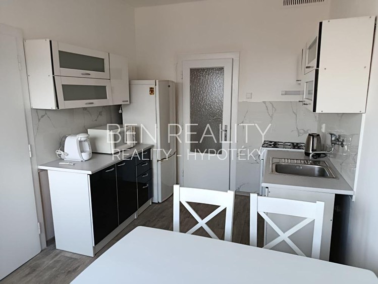 Pronájem bytu 3+1 80 m² - foto 1