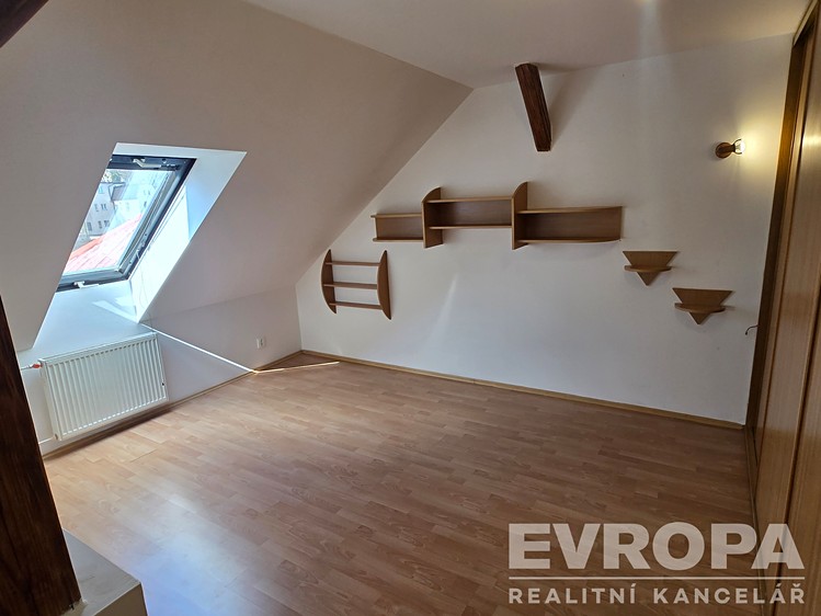 Pronájem bytu 2+kk 79 m² - foto 4