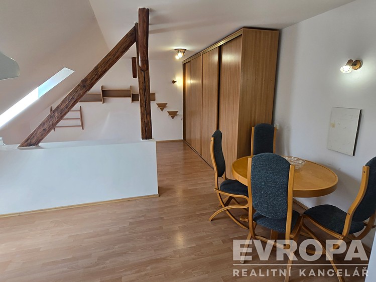 Pronájem bytu 2+kk 79 m² - foto 3