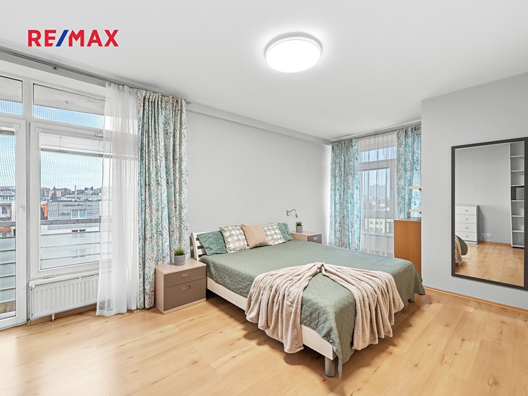 Pronájem bytu 3+kk 96 m² (Jednopodlažní) - foto 2