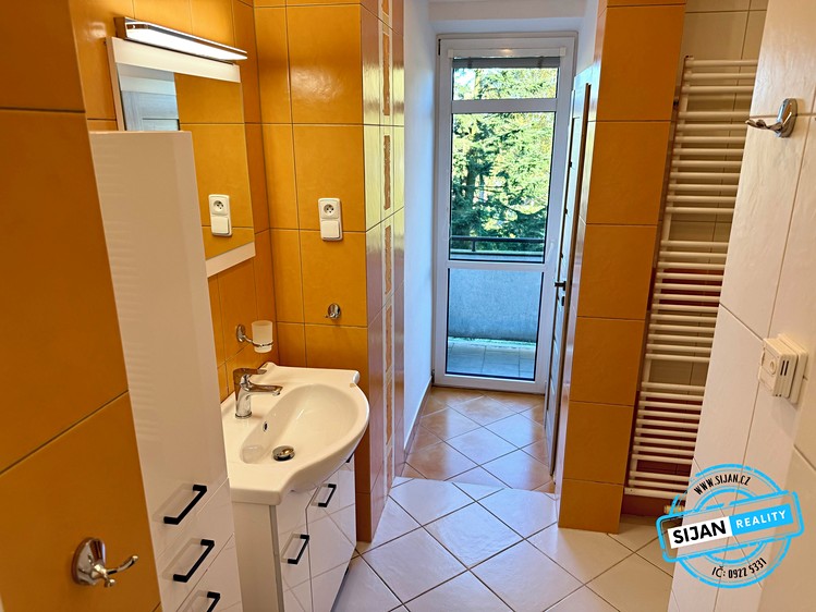 Pronájem bytu 4+1 87 m² - foto 2