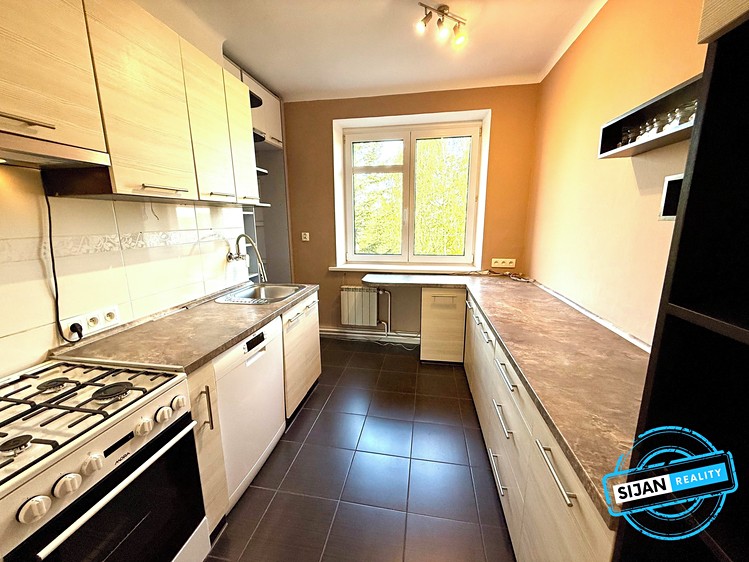 Pronájem bytu 4+1 87 m² - foto 1