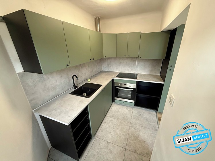 Pronájem bytu 4+1 92 m² - foto 1