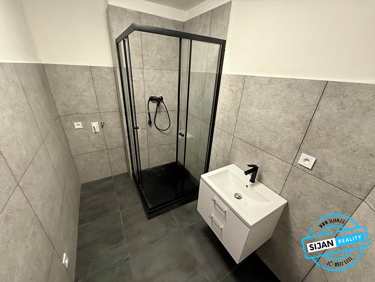 Pronájem bytu 4+1 92 m² - foto 2