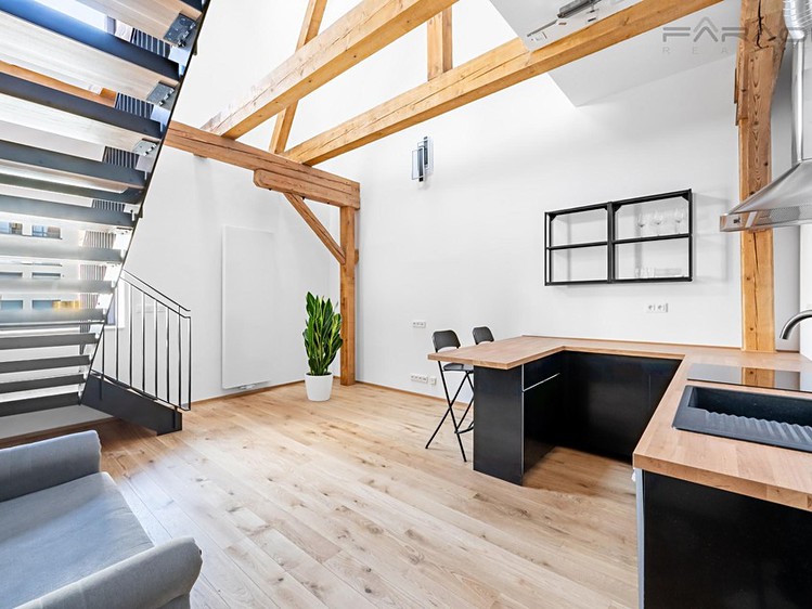 Pronájem bytu 2+kk 65 m² - foto 1