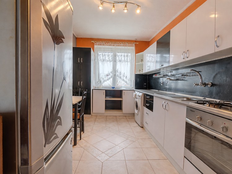 Pronájem bytu 3+1 80 m² - foto 2