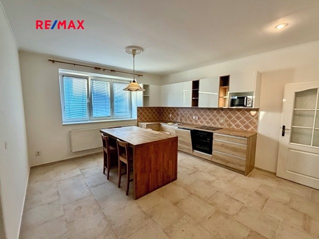 Pronájem bytu 2+1 74 m² (Jednopodlažní) - foto 3